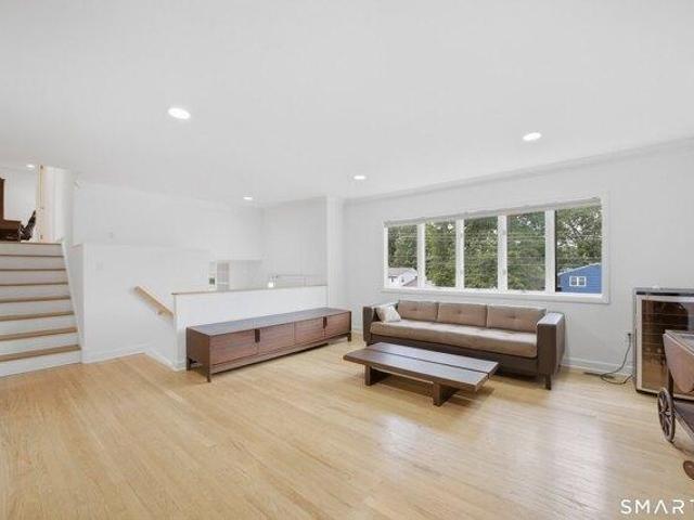 house with 4 bedroom, Stamford CT ES105552524