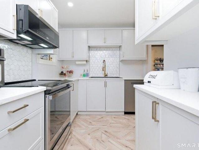 house with 4 bedroom, Stamford CT ES105535681