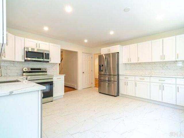 house with 4 bedroom, Stratford CT ES105493745