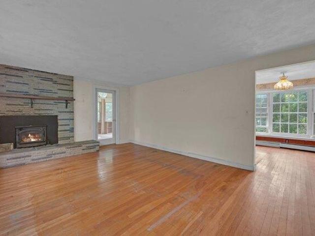 house with 4 bedroom, Sturbridge MA ES105474115
