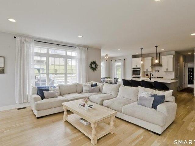 house with 4 bedroom, Suffield CT ES104539351