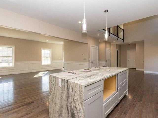 house with 4 bedroom, Suffield CT ES105275902