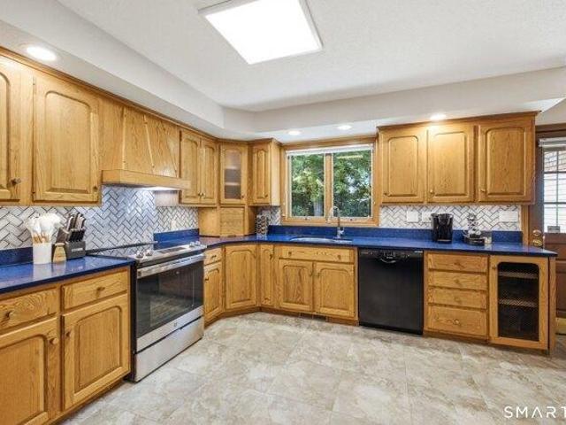 house with 4 bedroom, Suffield CT ES105550418