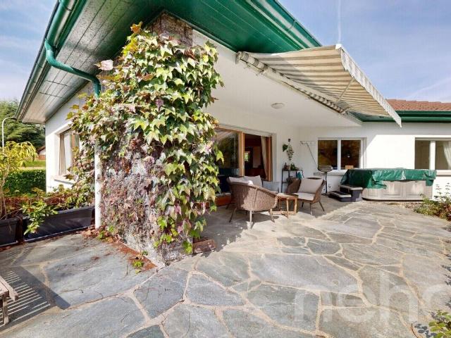 House with 5.5 rooms on sale in Coppet 225 m² | dreamo. Ch