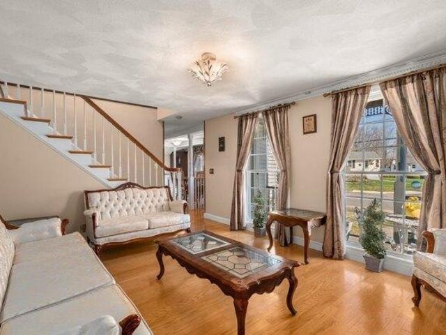 house with 5 bedroom, Waltham MA ES105589246
