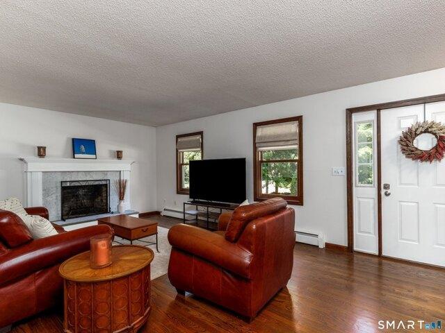 house with 5 bedroom, Wallingford CT ES105425925