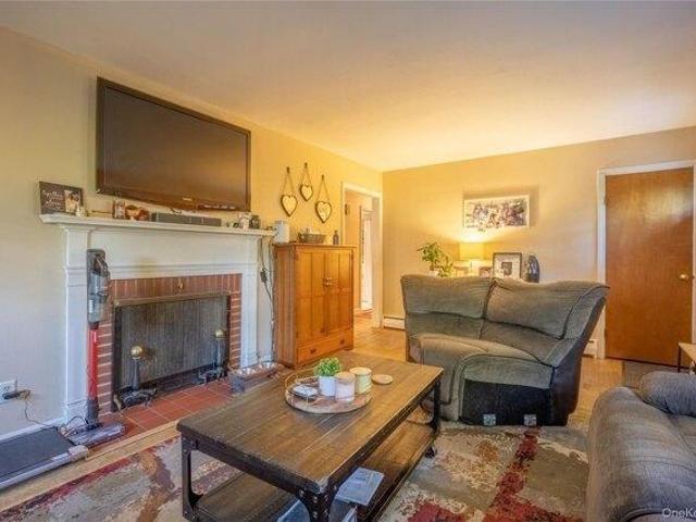 house with 5 bedroom, Wappingers Falls NY ES105287630