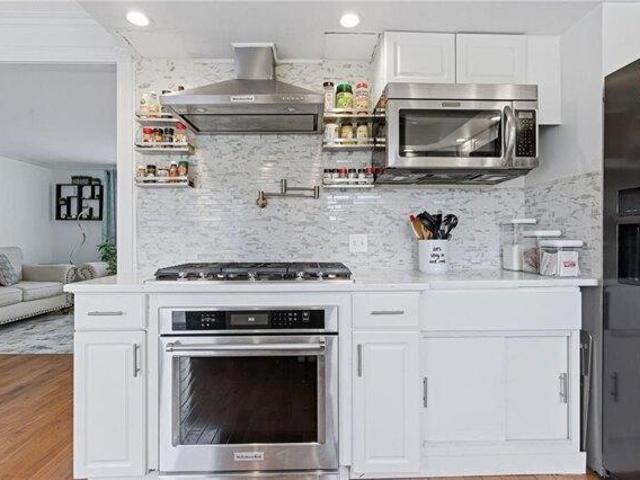 house with 5 bedroom, Warwick RI ES105633166