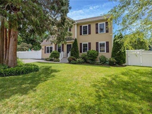 house with 5 bedroom, Warwick RI ES103437707