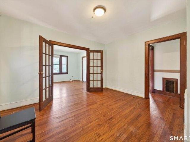 house with 5 bedroom, Waterbury CT ES104192464