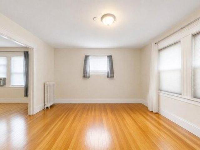 house with 5 bedroom, Watertown MA ES105475574