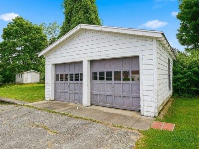house with 5 bedroom, Webster MA ES105870068