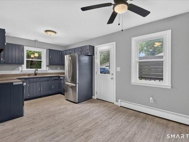 house with 5 bedroom, West Haven CT ES105553153
