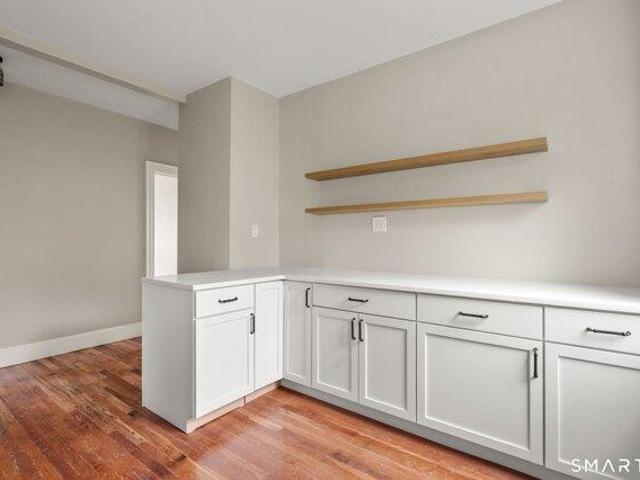 house with 5 bedroom, West Haven CT ES105575609