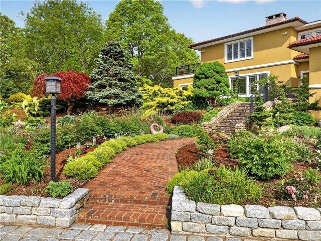 house with 5 bedroom, Westerly RI ES105751249