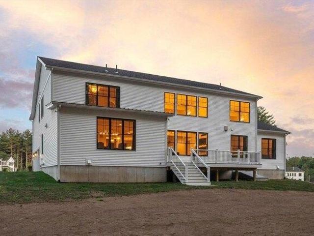 house with 5 bedroom, Westford MA ES105439524