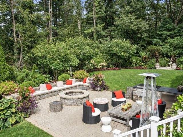 house with 5 bedroom, Weston MA ES105558294