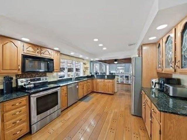 house with 5 bedroom, Weymouth MA ES105442154
