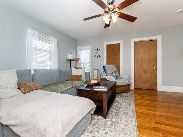 house with 5 bedroom, Whitman MA ES105694076