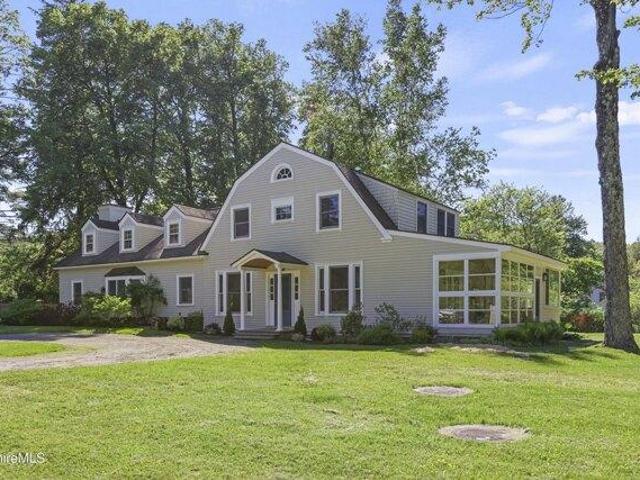 house with 5 bedroom, Williamstown MA ES105440321