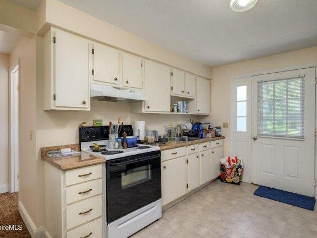 house with 5 bedroom, Williamstown MA ES105320181
