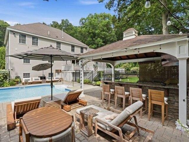 house with 5 bedroom, Wilmington MA ES105611597
