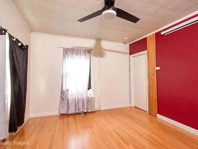house with 5 bedroom, Woonsocket RI ES104542596