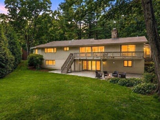 house with 5 bedroom, Worcester MA ES105414490