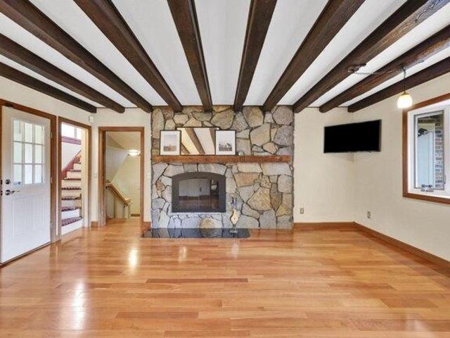 house with 5 bedroom, Agawam MA ES105576700