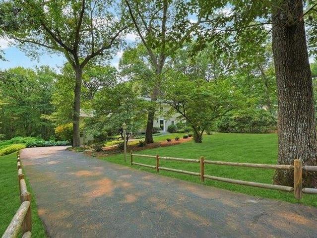 house with 5 bedroom, Attleboro MA ES105536711