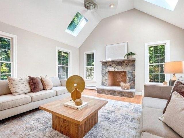 house with 5 bedroom, Bedford MA ES105367610