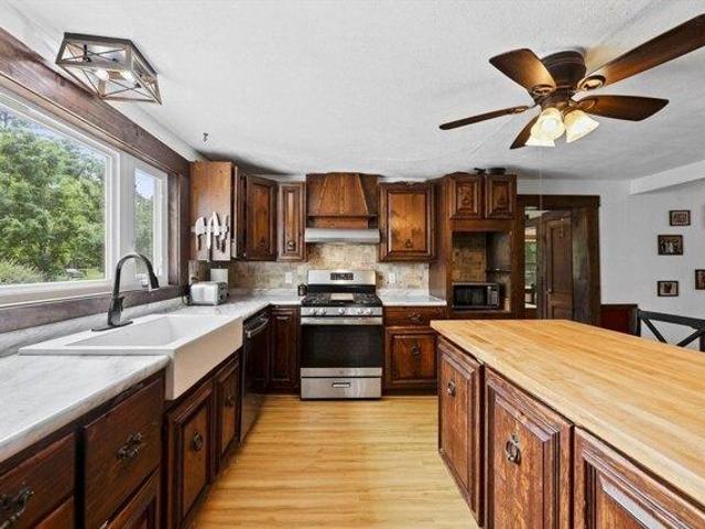 house with 5 bedroom, Belchertown MA ES105239738