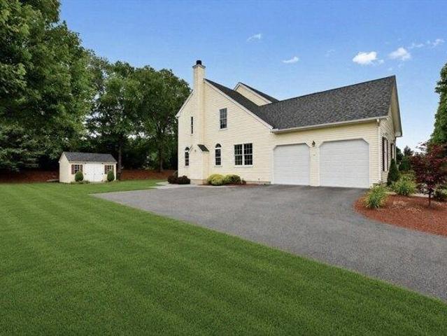 house with 5 bedroom, Bellingham MA ES105496162