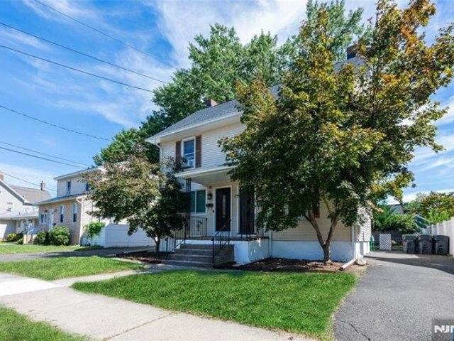 house with 5 bedroom, Bergenfield NJ ES105723874
