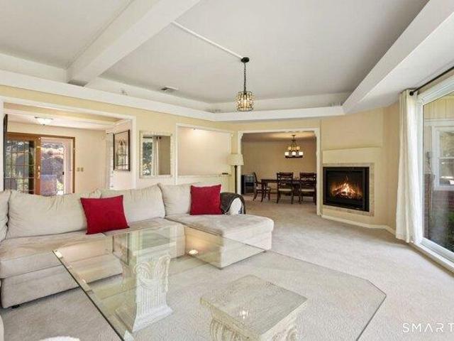 house with 5 bedroom, Bethel CT ES105415867