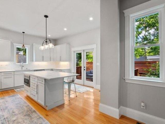 house with 5 bedroom, Boston MA ES105550394