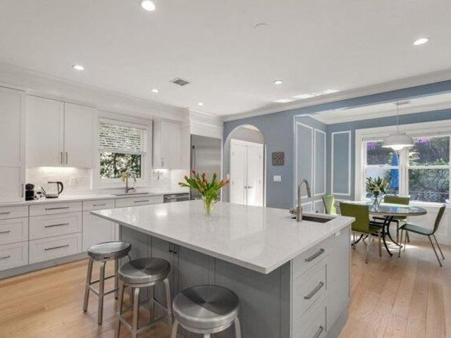 house with 5 bedroom, Brookline MA ES105418117