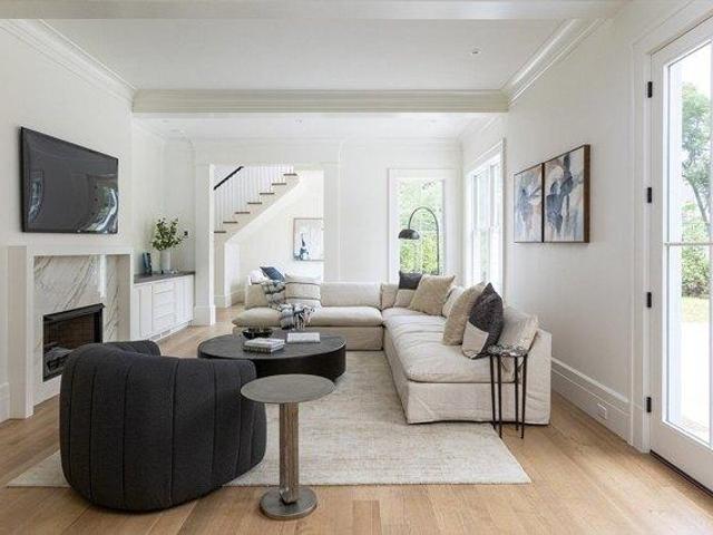 house with 5 bedroom, Brookline MA ES105274375
