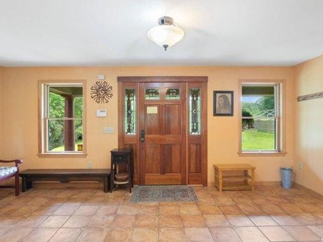 house with 5 bedroom, Brattleboro VT ES104076487