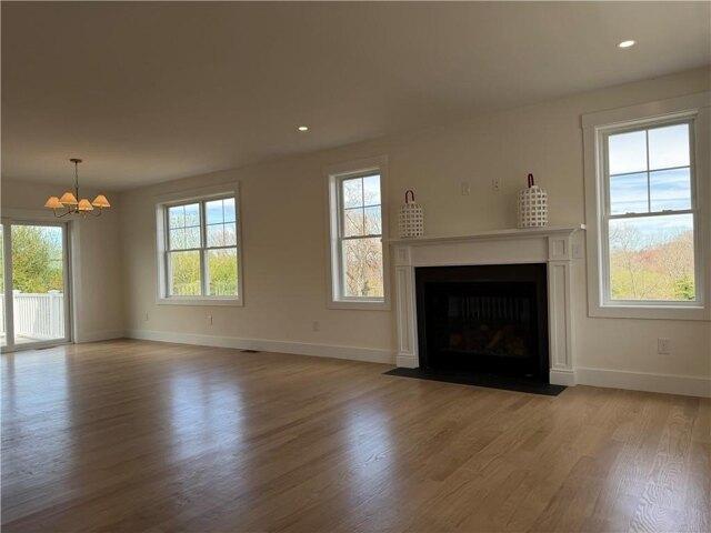 house with 5 bedroom, Bristol RI ES105495385
