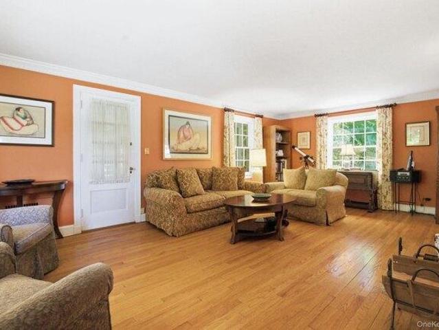 house with 5 bedroom, Chappaqua NY ES105318579