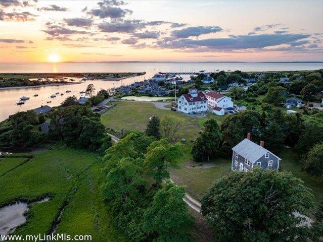 house with 5 bedroom, Chilmark MA ES105557161