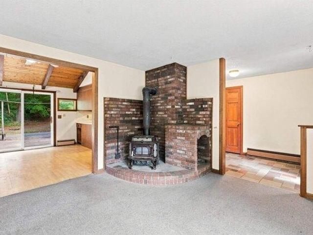 house with 5 bedroom, Derry NH ES105651481
