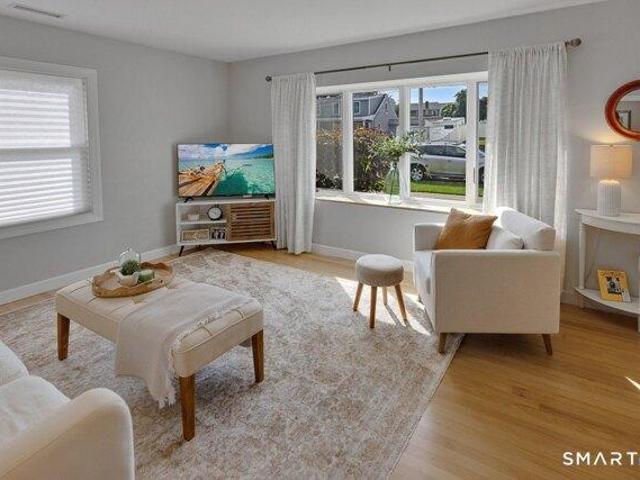 house with 5 bedroom, East Haven CT ES105442496