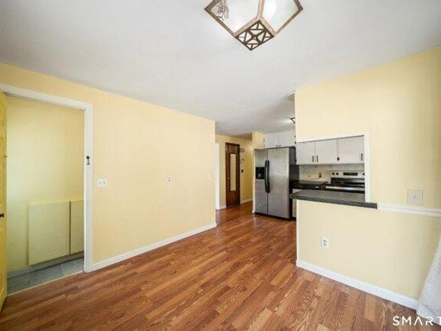 house with 5 bedroom, Enfield CT ES105292635