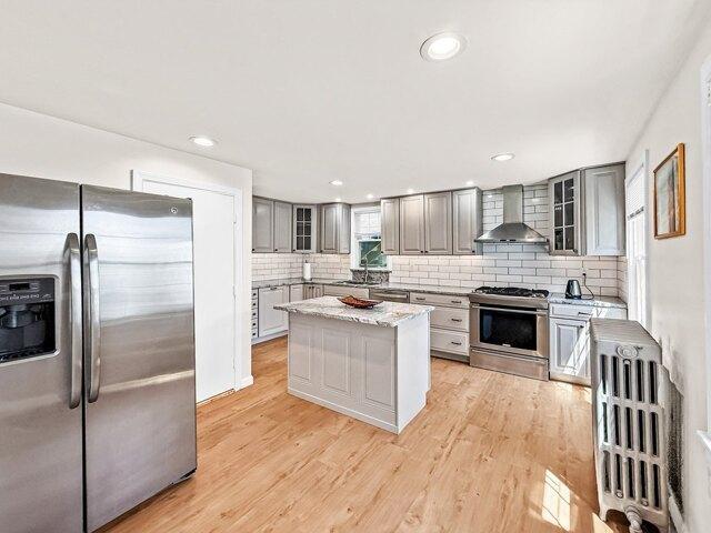 house with 5 bedroom, Everett MA ES105558346