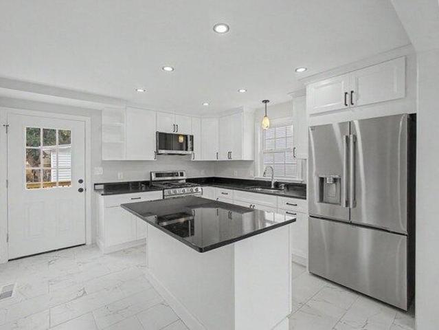house with 5 bedroom, Fall River MA ES105423396