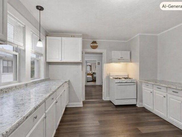 house with 5 bedroom, Fitchburg MA ES105558672