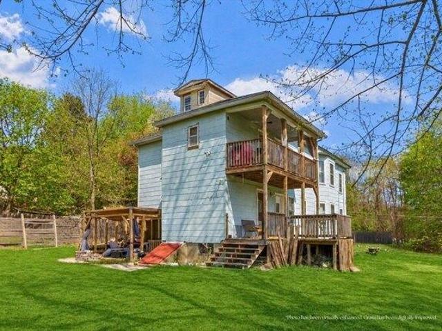 house with 5 bedroom, Fitchburg MA ES105257893