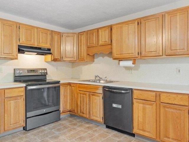 house with 5 bedroom, Fitchburg MA ES105258367